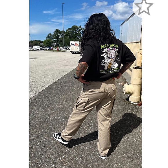 beige/ khaki cargo pants, empyre brand from zumiez - Picture 4 of 4